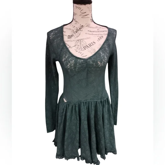 Chic Long Sleeve Lace Dress in Forest Green - Picture 1 of 7